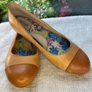 SoftWalk Tan leather memory round toe foam ballerina flats, Size 6.5